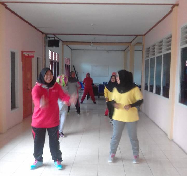 Senam Ala Ibu-ibu PKK Nagari Sikabau